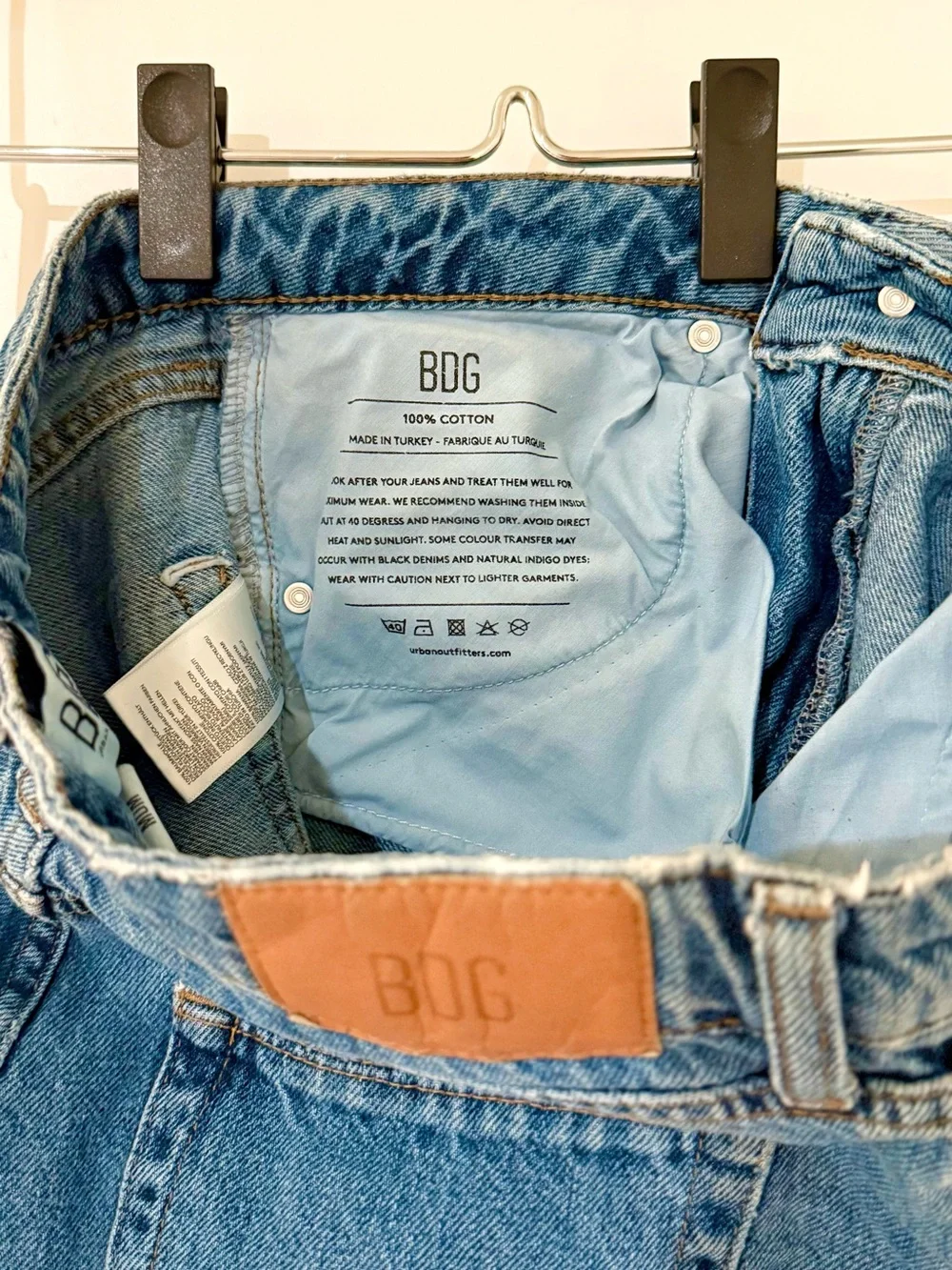 BDG High-Rise Mom Women's Jeans in Medium Blue Wash